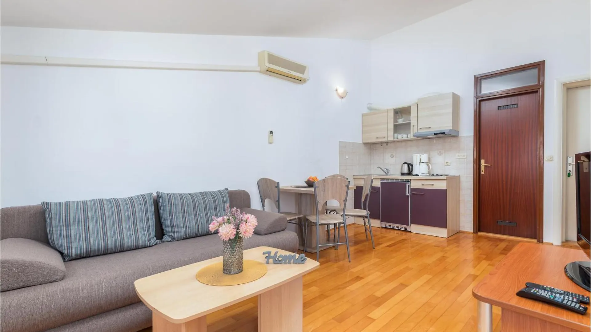1 Bedroom Lovely Apartment In Pula 0*,