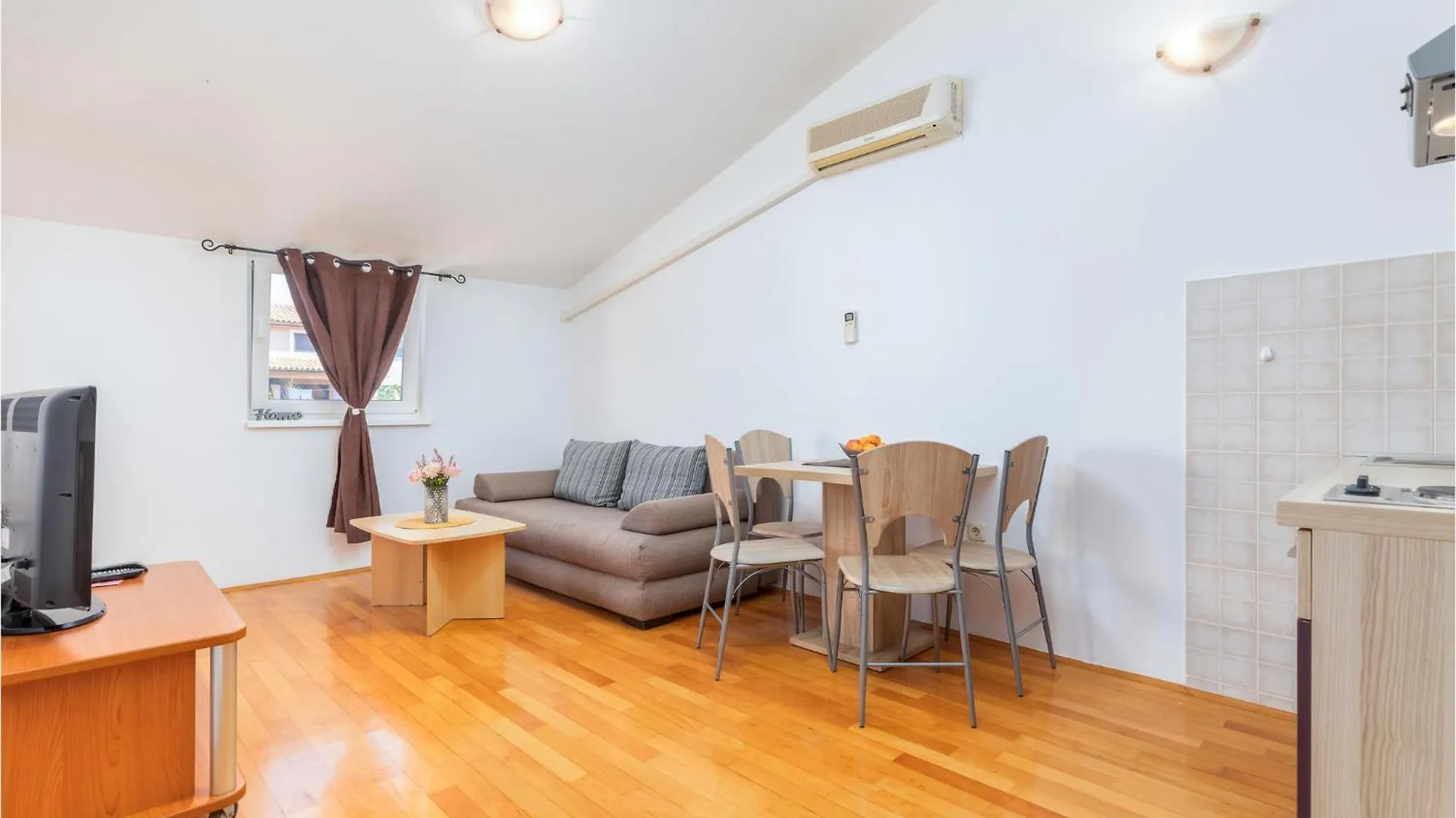 1 Bedroom Lovely Apartment In Pula